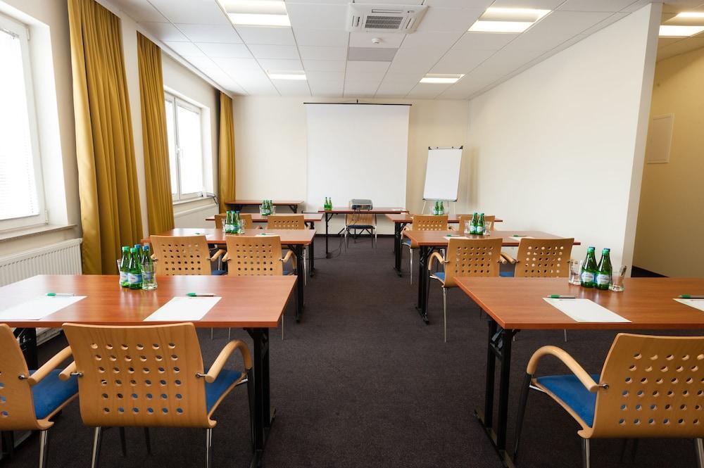 Hotel Partner وارسو المظهر الخارجي الصورة